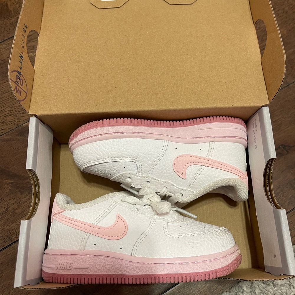 Pink and White force 1 original 9C